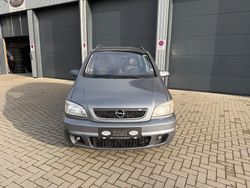 Grau Gebraucht 2004 Opel Zafira Edition Van / Kleinbus | 3.980 € (Teuer)