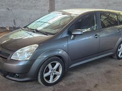 Grau Gebraucht 2006 Toyota Corolla Verso Sol Van / Kleinbus | 1.799 € (Fairer Preis)