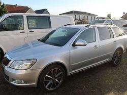 Brilliantsilber metallic Gebraucht 2012 Skoda Octavia Ambition Kombi | 5.900 € (Guter Preis)