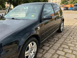 Schwarz Gebraucht 2002 VW Golf IV Kleinwagen | 2.000 € (Fairer Preis)