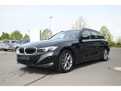 Black sapphire metallic Gebraucht 2022 BMW 320 Shadowline Kombi | 32.590 € (Superpreis)
