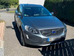 Grau Gebraucht 2016 Volvo XC60 SUV | 25.000 € (Teuer)