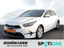Weiss Gebraucht 2024 Kia Ceed Vision Limousine | 20.950 € (Guter Preis)