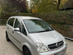 Silber Gebraucht 2004 Opel Meriva Van / Kleinbus | 1.700 €