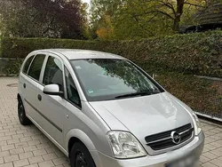 Silber Gebraucht 2004 Opel Meriva Van / Kleinbus | 1.700 €