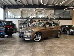 Jucarobeige metallic Gebraucht 2018 BMW 220 Luxury Line Van / Kleinbus | 9.999 € (Superpreis)