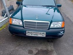 Grün Gebraucht 1994 Mercedes C180 Limousine | 2.890 €