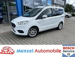 Andere Gebraucht 2020 Ford Tourneo Courier Titanium Van / Kleinbus | 14.900 € (Etwas zu teuer)