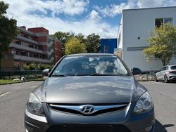 Grau Gebraucht 2010 Hyundai i30 Kleinwagen | 3.200 € (Fairer Preis)
