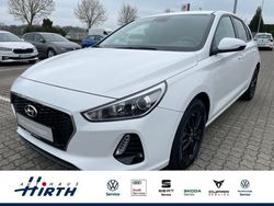 Weiß Gebraucht 2018 Hyundai i30 Select Limousine | 13.974 € (Fairer Preis)