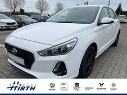 Weiß Gebraucht 2018 Hyundai i30 Select Limousine | 13.974 € (Fairer Preis)