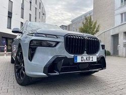 Grau Gebraucht 2024 BMW X7 M Sport SUV | 94.990 € (Fairer Preis)