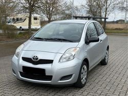 Silber Gebraucht 2011 Toyota Yaris Cool Kleinwagen | 2.190 € (Guter Preis)