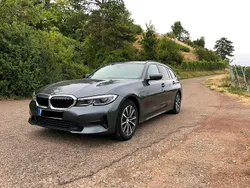 Grau Gebraucht 2020 BMW 330e Advantage Kombi | 28.000 € (Etwas zu teuer)