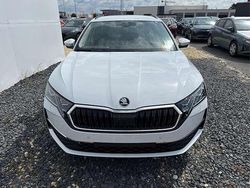 Moon weiss 2y2y Neu 2025 Skoda Octavia Selection Kombi | 37.980 € (Teuer)