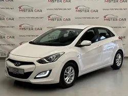 Creamy white Gebraucht 2014 Hyundai i30 Edition Limousine | 3.980 € (Superpreis)