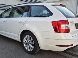 Weiß Gebraucht 2020 Skoda Octavia Ambition Kombi | 14.600 € (Fairer Preis)