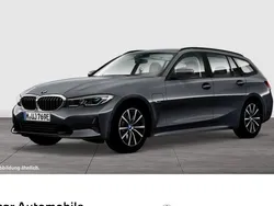 Grau Gebraucht 2021 BMW 320e Advantage Kombi | 25.970 € (Superpreis)