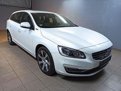 Weiß Gebraucht 2015 Volvo V60 Summum Kombi | 15.700 € (Fairer Preis)