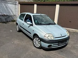 Blau Gebraucht 2000 Renault Clio II Kleinwagen | 800 €