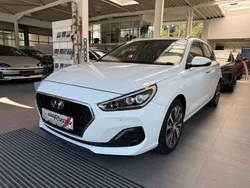 Weiß Gebraucht 2018 Hyundai i30 Premium Kombi | 17.990 € (Fairer Preis)