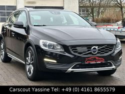 Schwarz Gebraucht 2016 Volvo V60 CC Summum Kombi | 15.890 € (Etwas zu teuer)