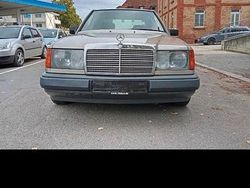 Gold Gebraucht 1986 Mercedes E230 Limousine | 3.500 €
