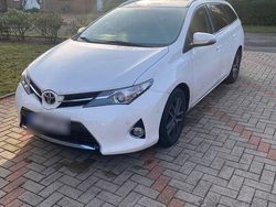 Weiß Gebraucht 2014 Toyota Auris Touring Sports Kombi | 7.500 € (Guter Preis)