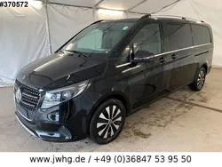 Black metallic Gebraucht 2024 Mercedes V300 Avantgarde Van / Kleinbus | 71.950 € (Fairer Preis)