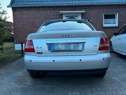 Grau Gebraucht 2000 Audi A4 Limousine | 2.350 € (Teuer)