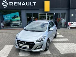 Silber Gebraucht 2016 Hyundai i30 YES! Limousine | 9.990 € (Fairer Preis)