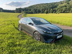 Grau Gebraucht 2023 Kia ProCeed GT Kleinwagen | 26.900 € (Guter Preis)