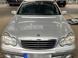Grau Gebraucht 2005 Mercedes C180 Avantgarde Limousine | 4.900 € (Teuer)