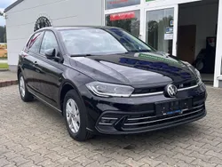 Deep black perleffekt Gebraucht 2024 VW Polo Style Limousine | 22.990 € (Fairer Preis)