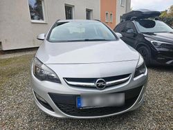 Silber Gebraucht 2014 Opel Astra Sport Kombi | 3.800 €