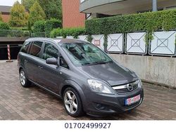 Grau Gebraucht 2012 Opel Zafira Family Van / Kleinbus | 1.999 € (Superpreis)