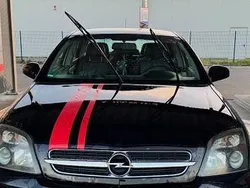 Schwarz Gebraucht 2003 Opel Vectra Limousine | 2.400 € (Etwas zu teuer)