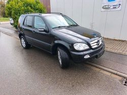 Schwarz Gebraucht 2004 Mercedes ML270 SUV | 4.500 €