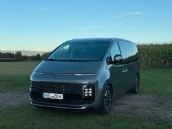 Grau Gebraucht 2022 Hyundai Staria Signature Van | 43.400 € (Fairer Preis)