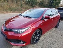 Rot Gebraucht 2019 Toyota Auris Hybrid Team Limousine | 14.490 € (Guter Preis)