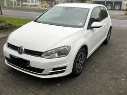 Weiß Gebraucht 2016 VW Golf VII Allstar Limousine | 12.999 € (Fairer Preis)