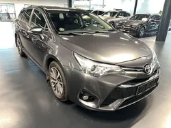 Grau Gebraucht 2016 Toyota Avensis Business Edition Kombi | 6.690 € (Fairer Preis)