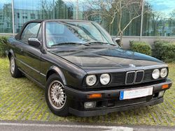 Schwarz Gebraucht 1990 BMW 318 Cabriolet Sport Line Cabrio | 7.499 €