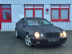 Schwarz Gebraucht 2001 Mercedes CLK200 Limousine | 2.200 €