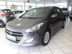 Grau Gebraucht 2017 Hyundai i30 Classic Limousine | 10.999 € (Fairer Preis)