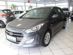 Grau Gebraucht 2017 Hyundai i30 Classic Limousine | 11.999 € (Fairer Preis)