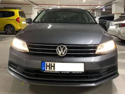 Grau Gebraucht 2018 VW Jetta Comfortline Limousine | 12.000 €