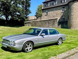 Silber Gebraucht 2001 Jaguar XJ8 Limousine | 28.900 €