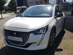 Weiß metallic Gebraucht 2022 Peugeot e-208 GTi Kleinwagen | 19.620 € (Fairer Preis)