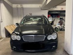 Schwarz Gebraucht 2006 Mercedes C220 Kombi | 2.550 €
